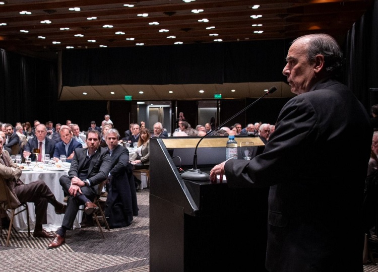 Francos instó al sector petrolero a invertir: "Es el momento de ustedes"