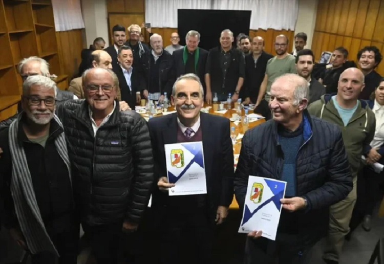 Moreno juntó a las tribus peronistas para armar un plan económico