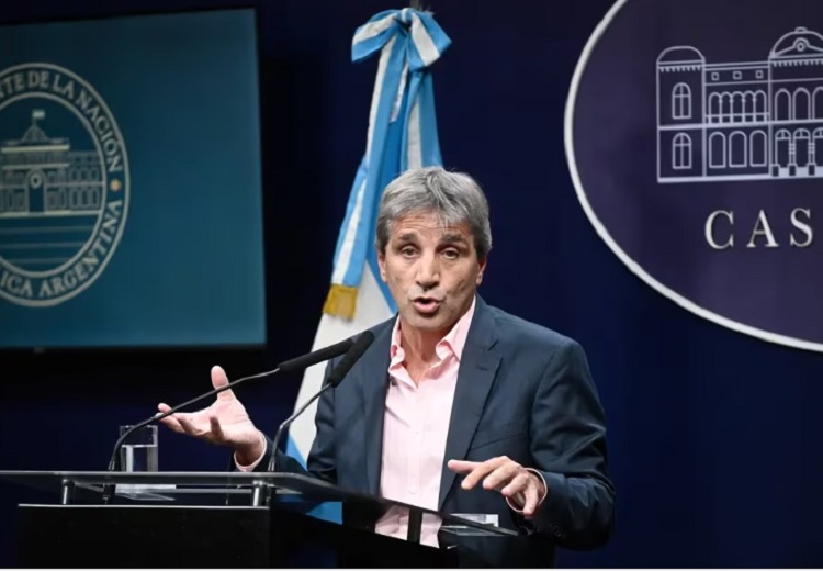 Caputo contra los bancos: “La avalancha de pesos no es culpa nuestra”