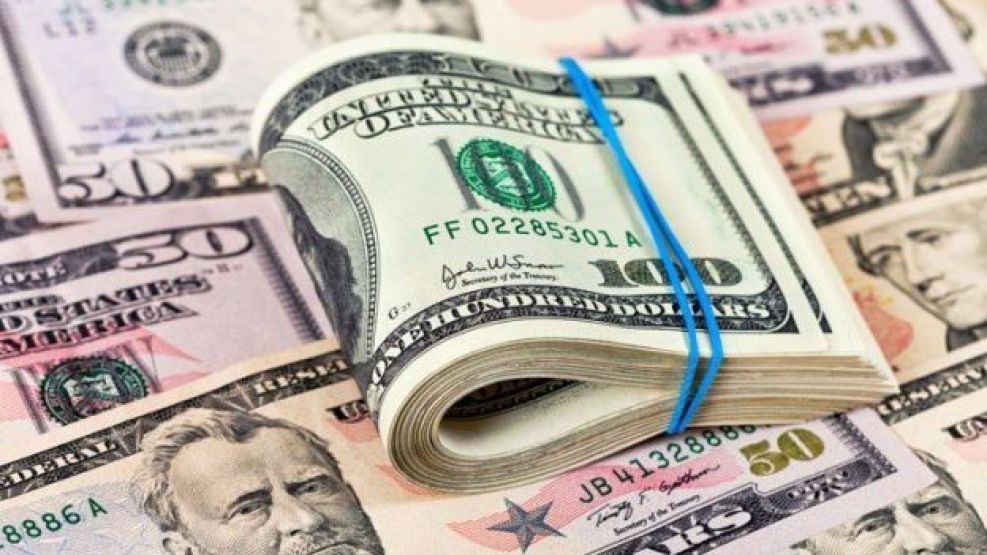 El dólar se recalienta: el minorista aumentó $10 y trepó a $1475