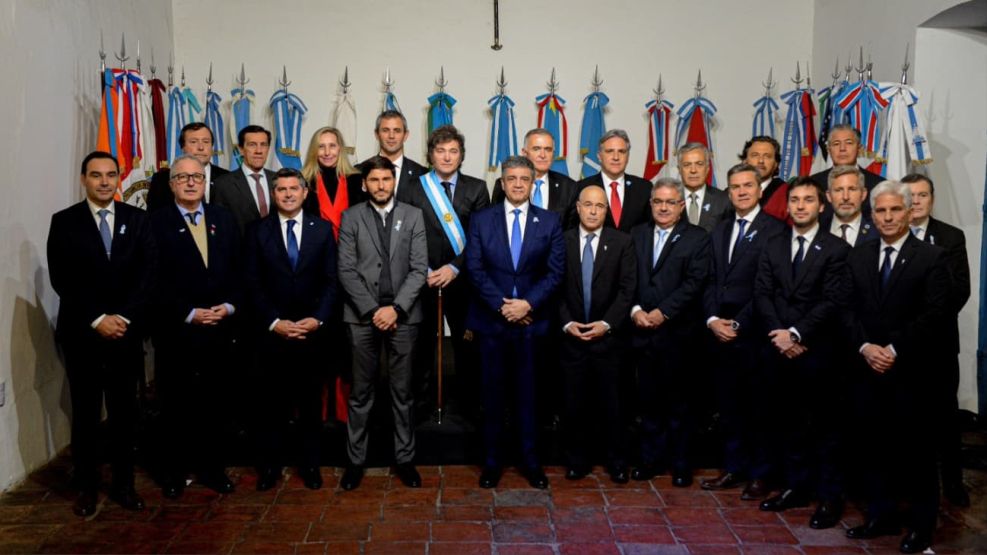 En Tucumán, Milei tuvo su Pacto de Mayo con 18 gobernadores