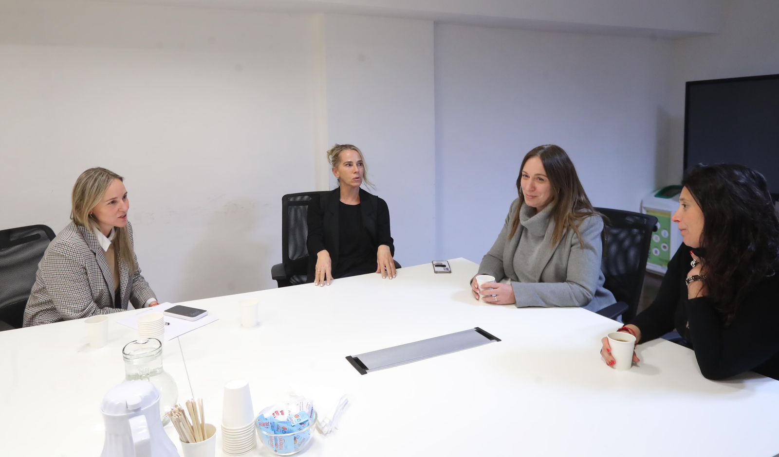 Muzzio acompañada por Vidal, en un encuentro sobre salud mental