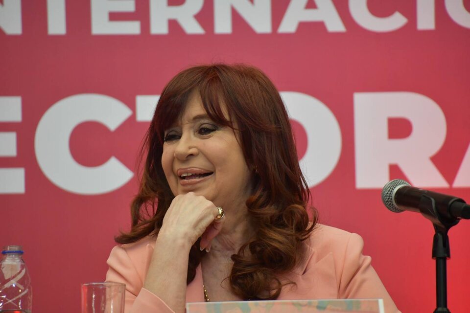CFK: "Les pido por el legado de Chávez que se publiquen las actas"