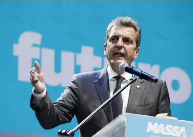 Massa vuelve al ruedo con críticas al Gobierno: "Sacrificio inútil de la gente"