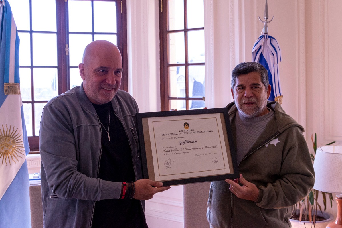 Entrega de Diploma de Huésped de Honor a Guy Mantzur en Buenos Aires