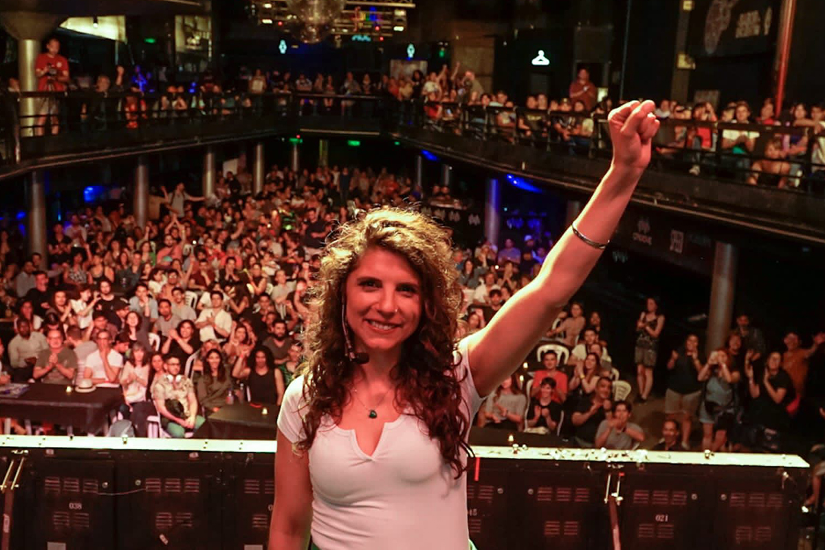 "Liberar genocidas y atacar el derecho de los docentes, el país de Milei"