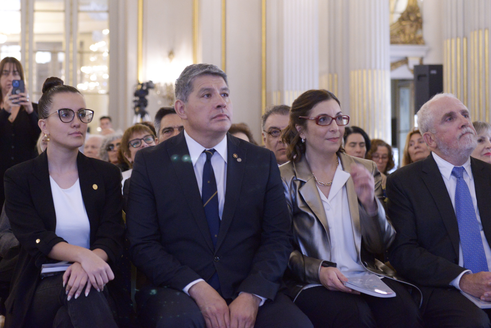 Se presentó en la Legislatura el libro “Con Bienestar”