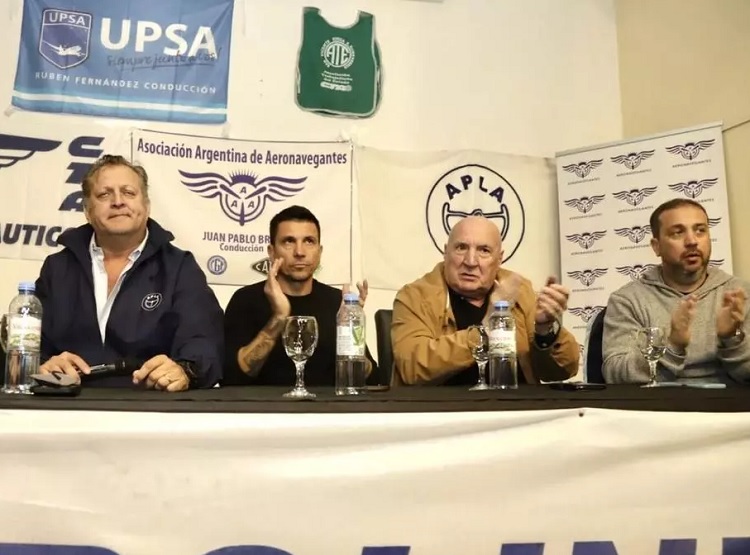 Suspendieron los DNU que declaran al transporte aéreo servicio esencial