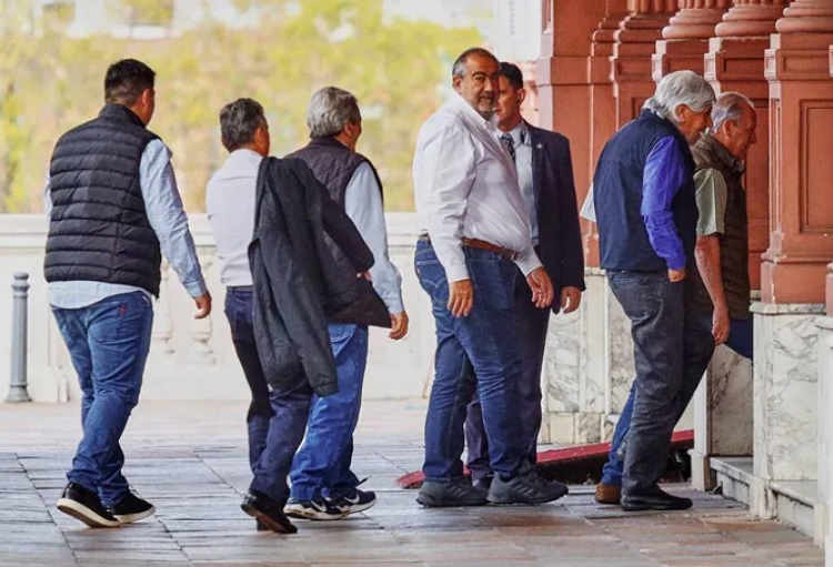 Salarios en la mira: el Gobierno negocia límite de aumentos con la CGT