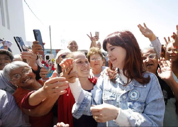 En modo candidata: Cristina visitó un barrio de La Matanza