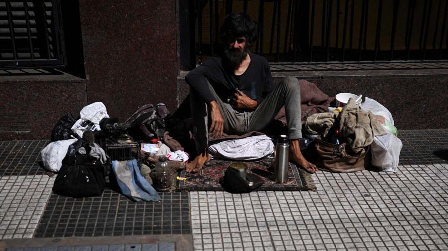 En CABA se achica la clase media y hay un millón de pobres
