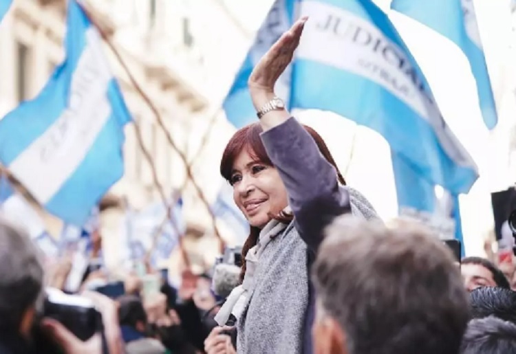 Reaparición estratégica: CFK viaja a Corrientes tras la polémica por Ficha Limpia