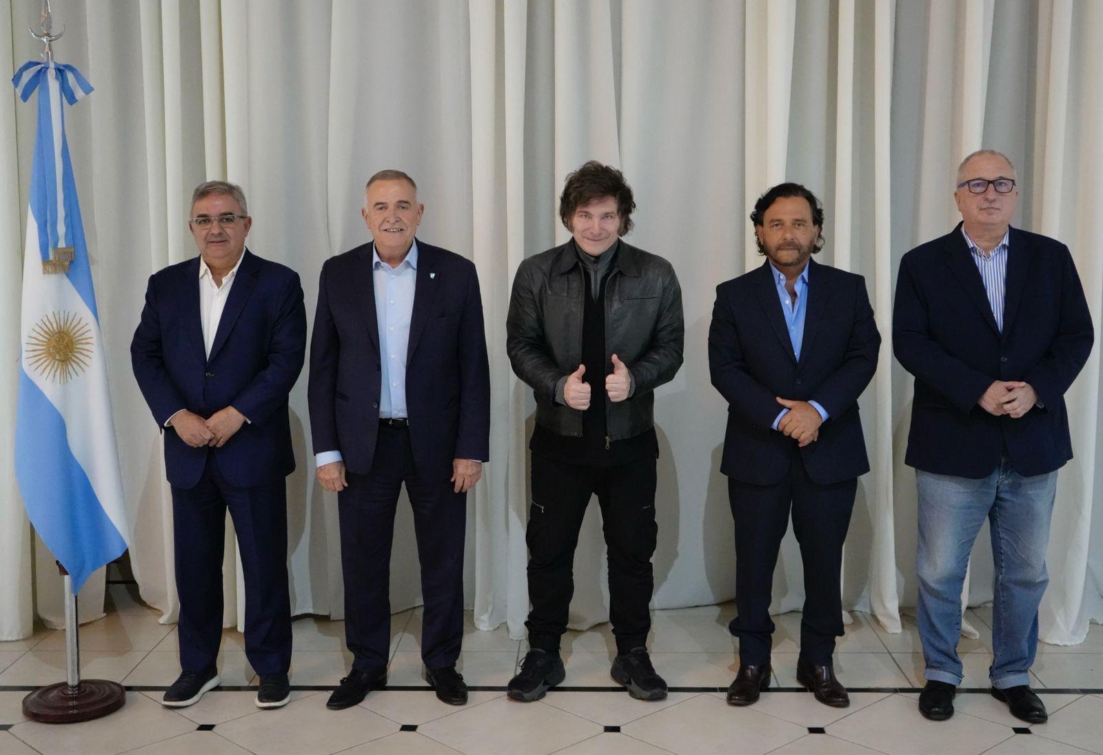 Milei cenó con gobernadores peronistas que apoyaron el veto universitario