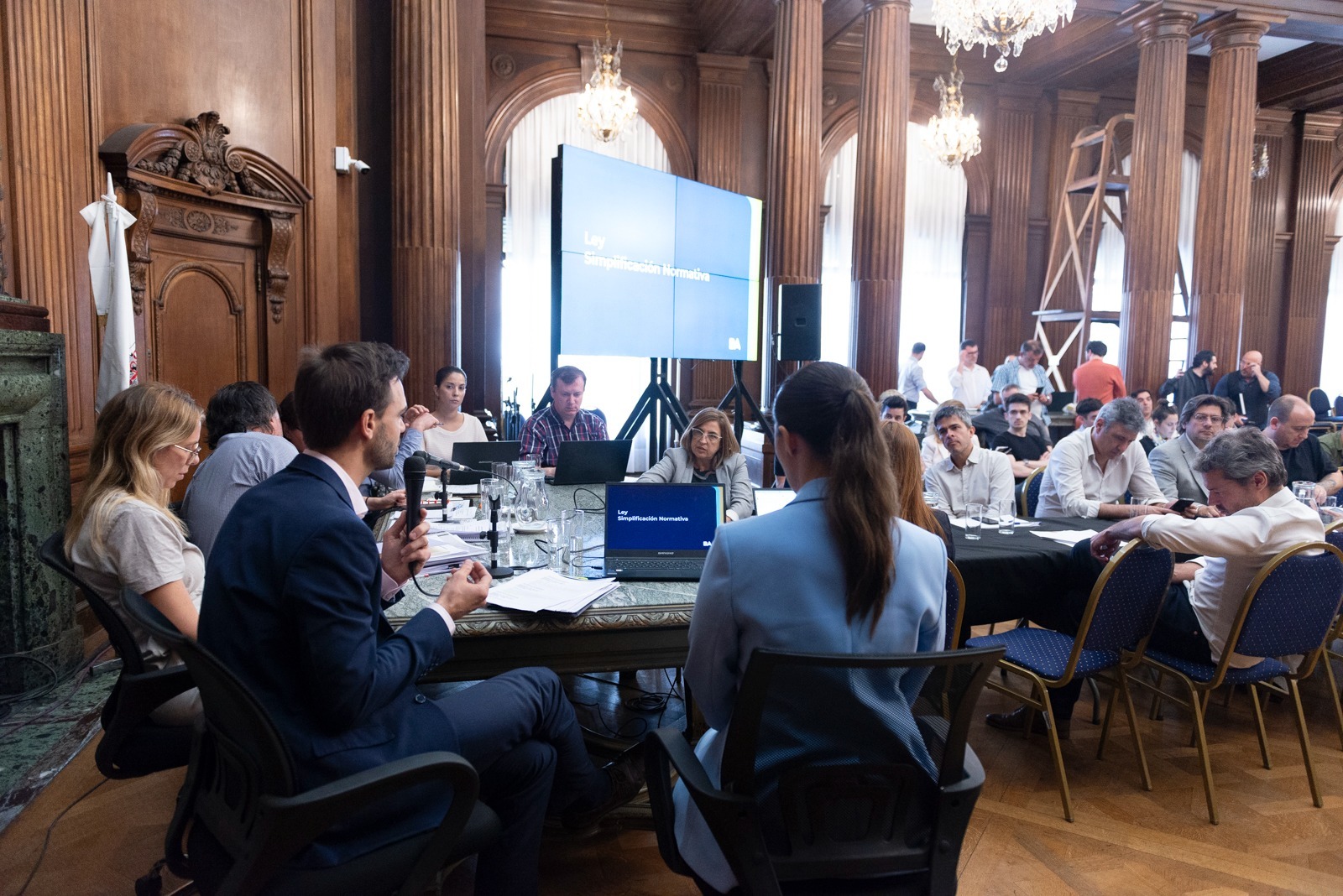 Ley de Simplificación: críticas de la oposición y de los aliados del Pro