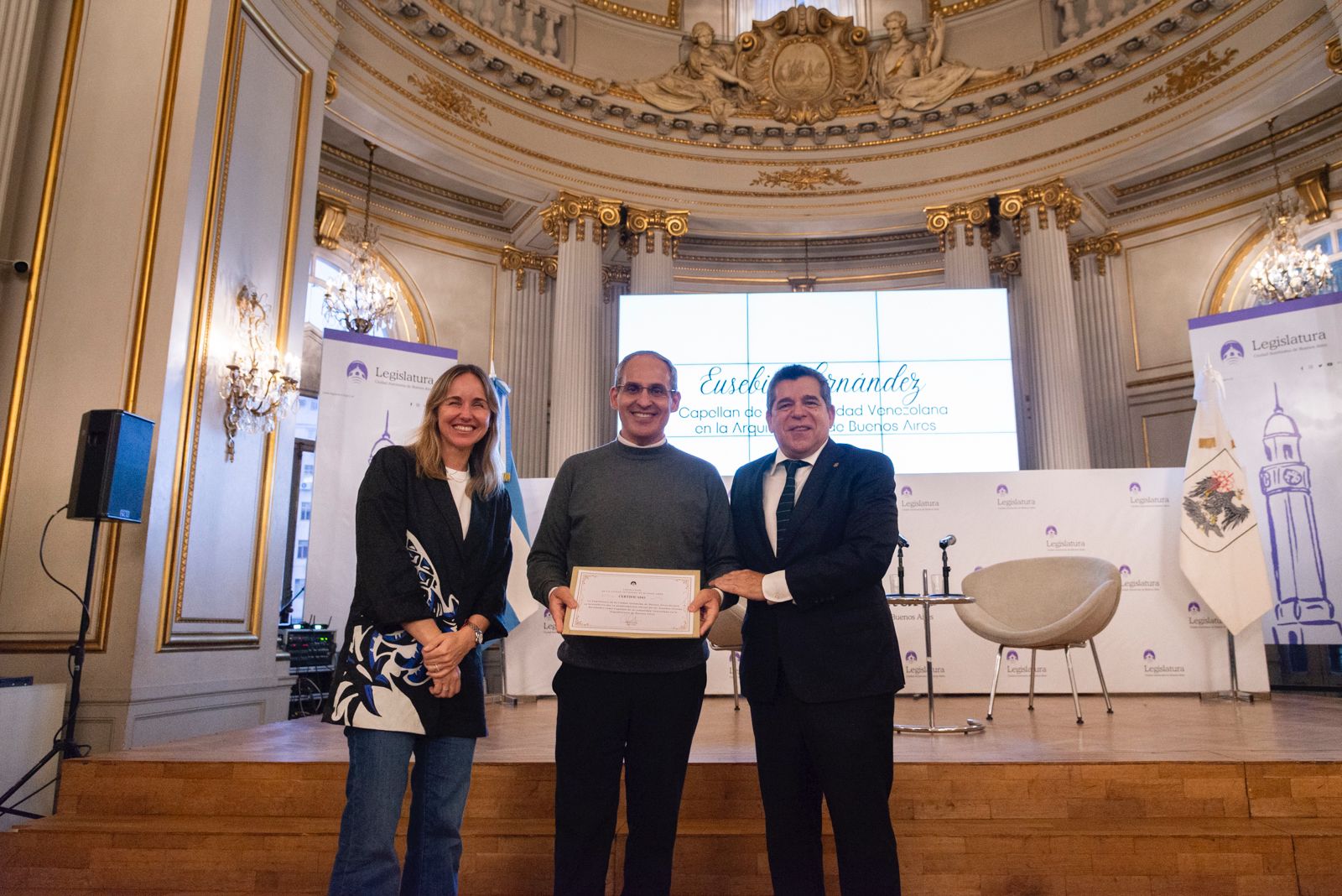 Legislatura: homenajearon a un sacerdote y a una periodista