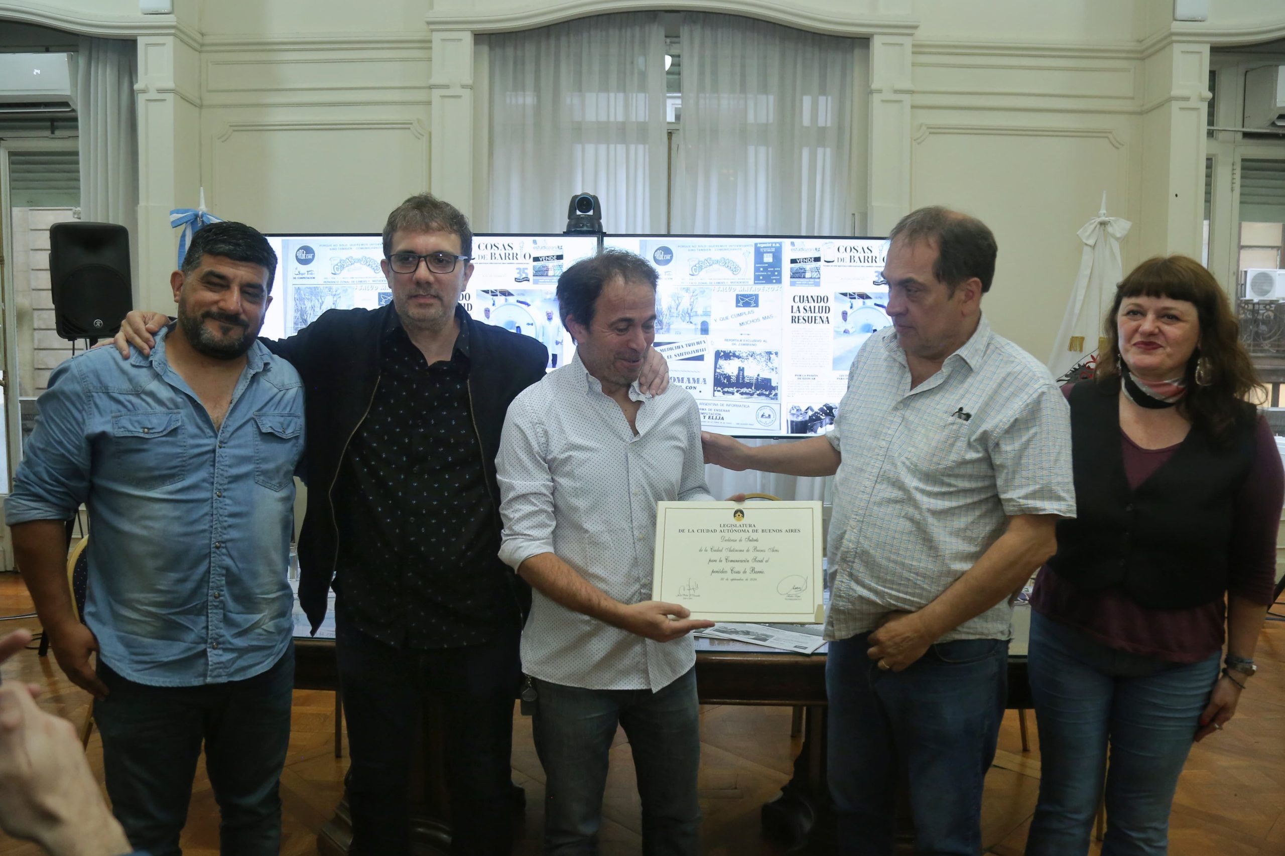 O' Dezaille y Espiño otorgaron un reconocimiento a un periódico barrial