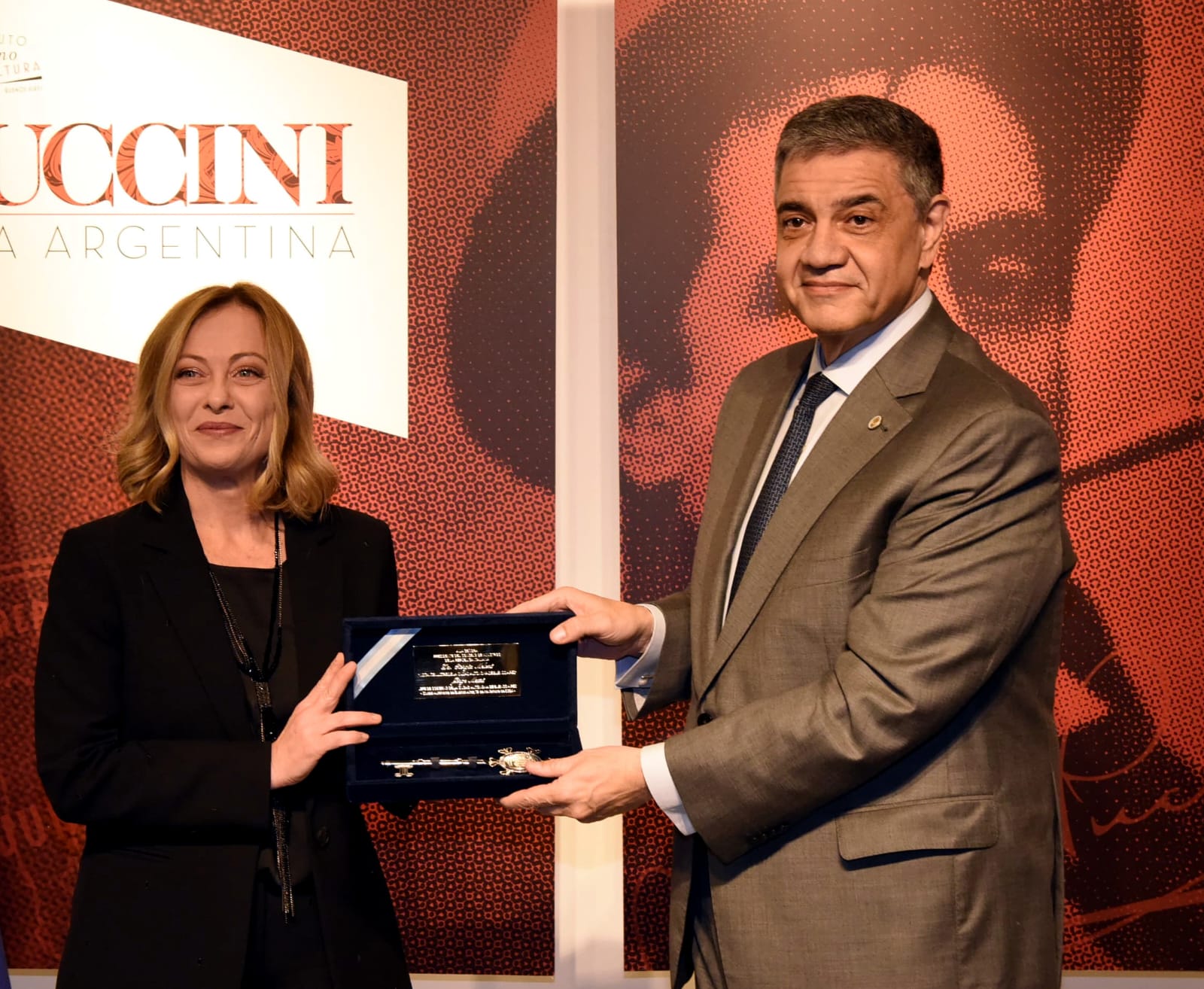 Jorge Macri le entregó la Llave de la Ciudad a Giorgia Meloni