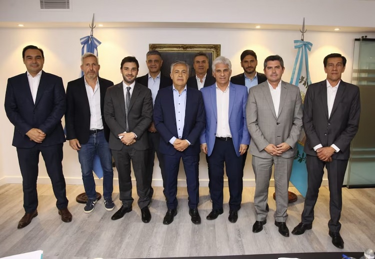 Gobernadores dialoguistas presionan por el presupuesto: "No volvamos al pasado"