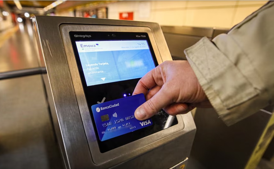 Subte: ya se puede pagar con tarjeta y celular en cinco estaciones