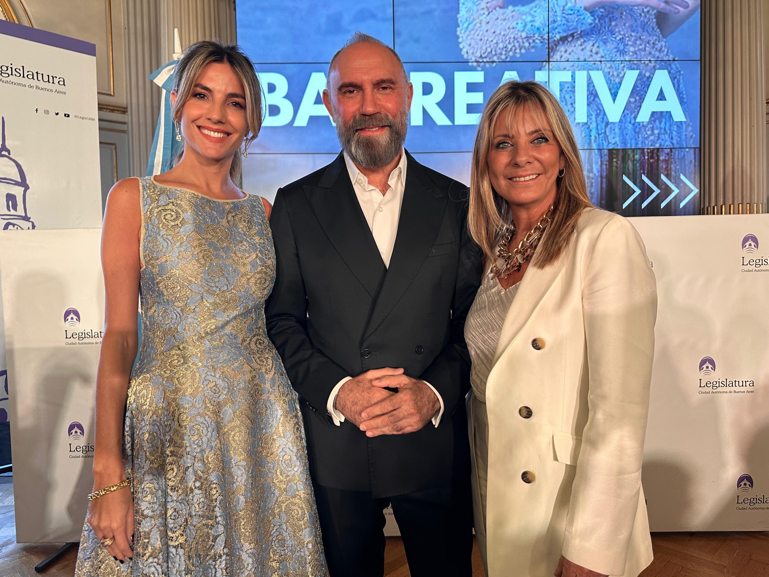 Glamour legislativo: Creativa Moda cerró con un desfile conducido por Belén Ludueña