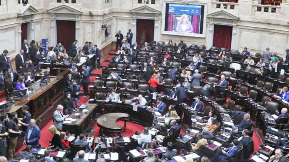 Los diputados de la oposición "dudan" de la agenda oficial para las extraordinarias