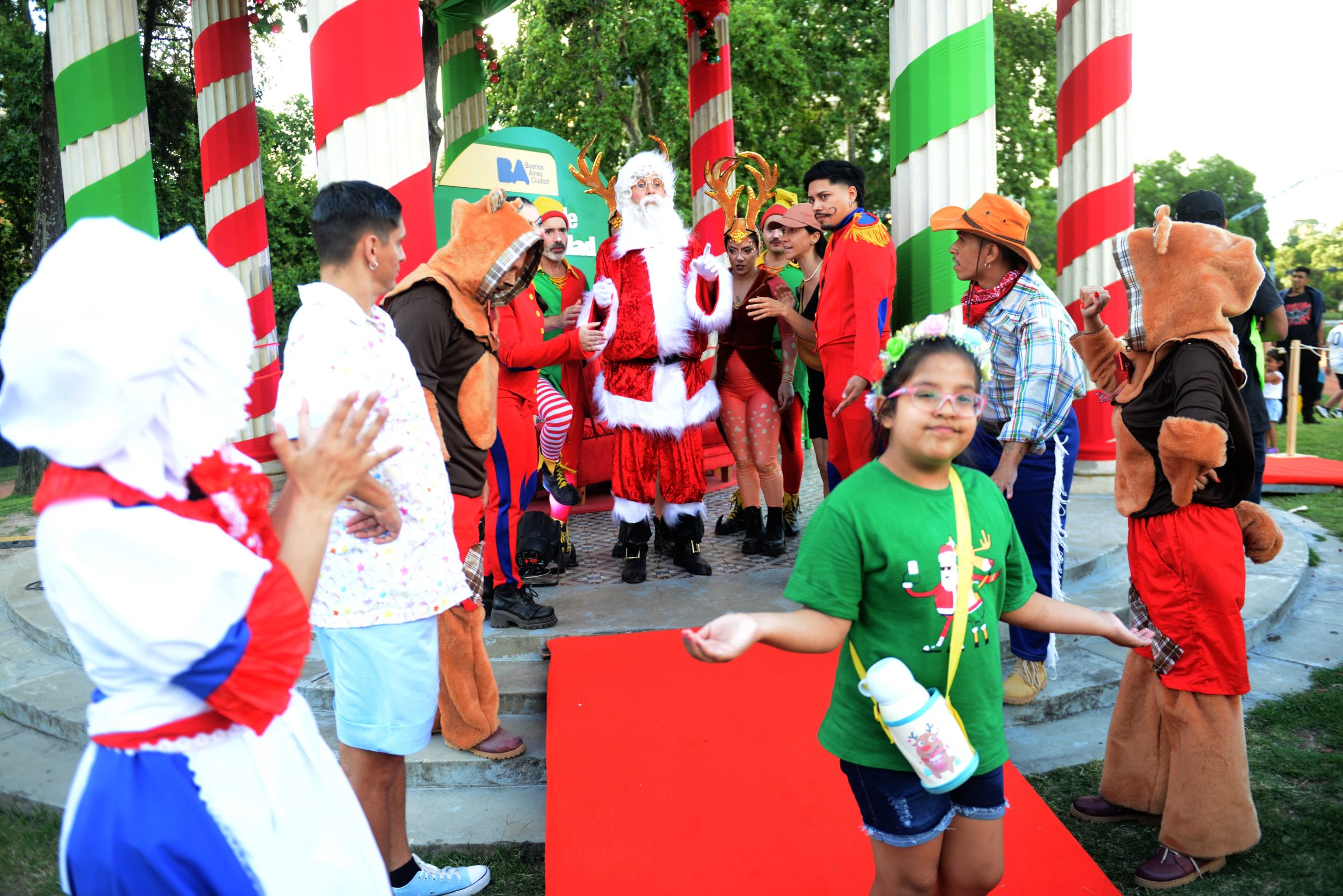 Abrió el parque donde Papá Noel recibe a los más chicos