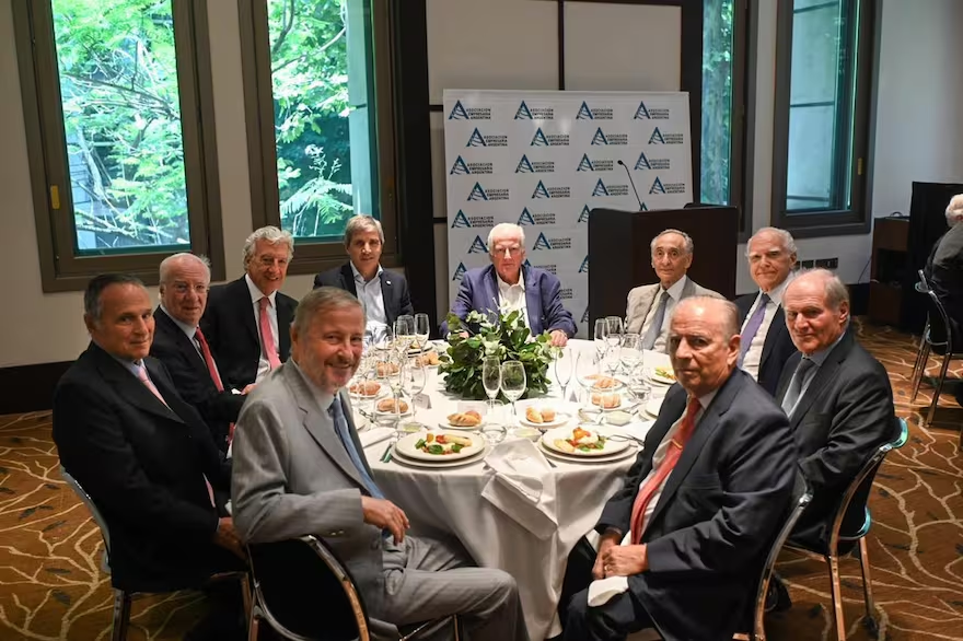 Caputo se reunió con el Círculo Rojo: salida del cepo y acuerdo con el FMI