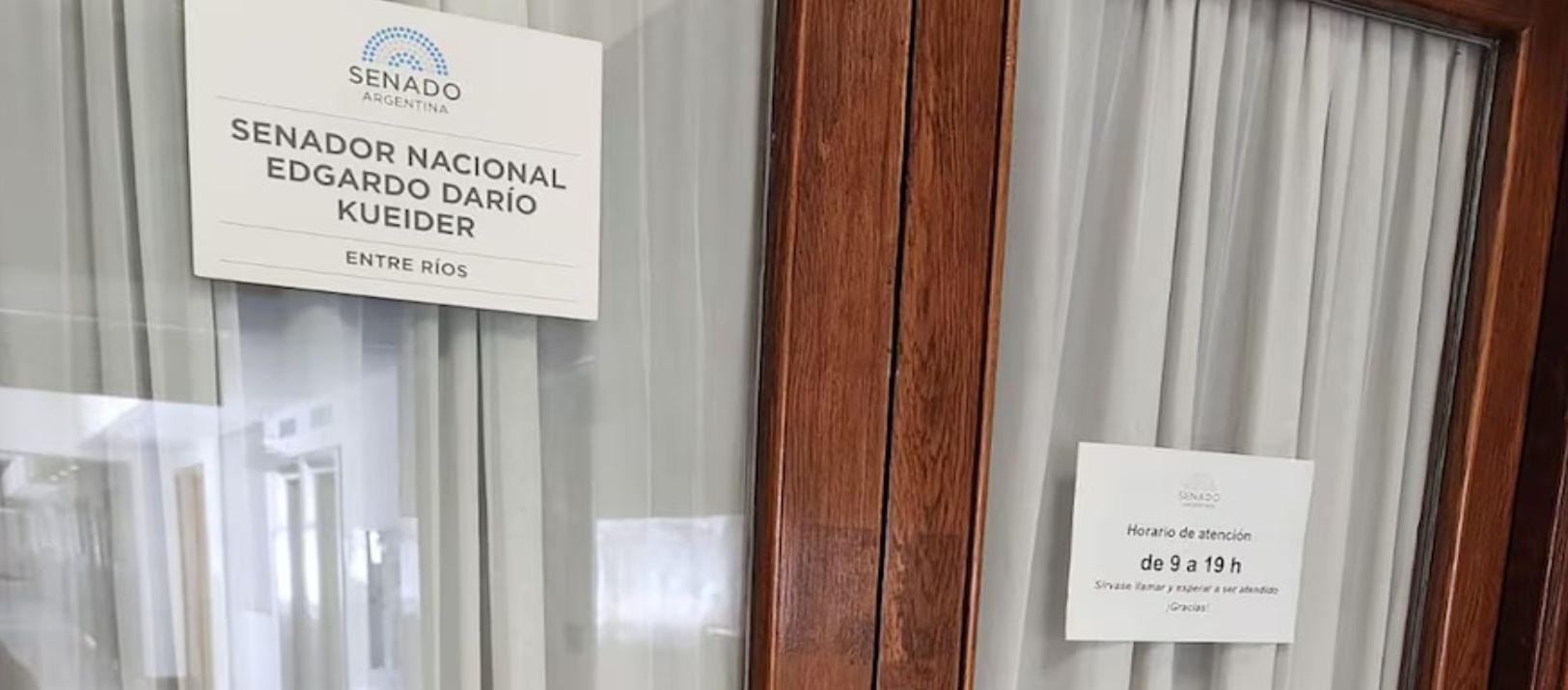 Allanaron el despacho de Kueider en el Senado y oficinas de dos asesores