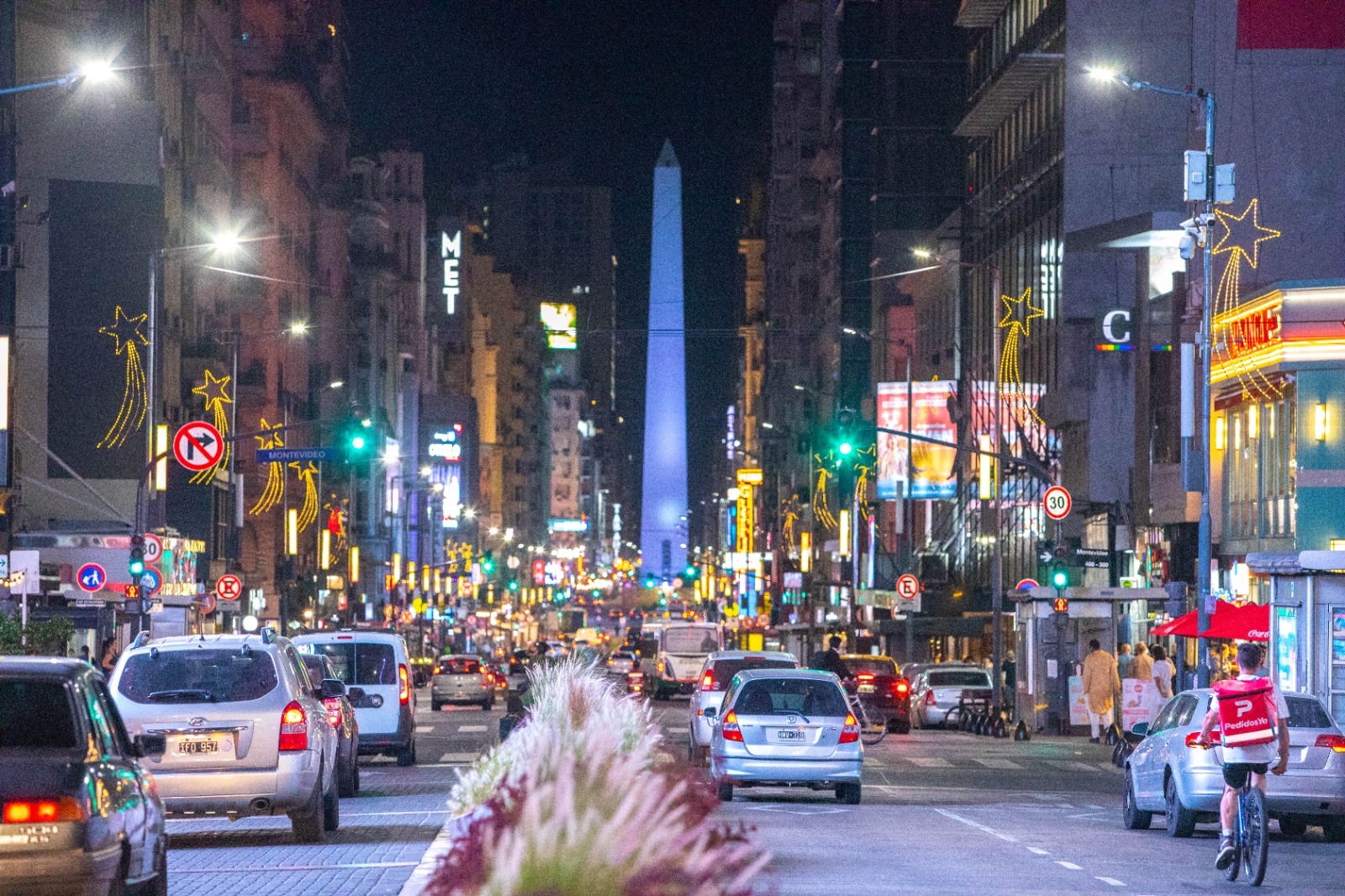 Navidad: las comunas porteñas se adornan con decoración navideña