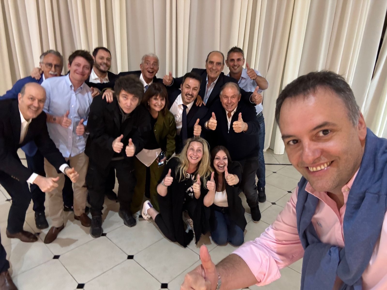 Milei convocó a su Gabinete a Olivos: análisis y proyecciones para el 2025