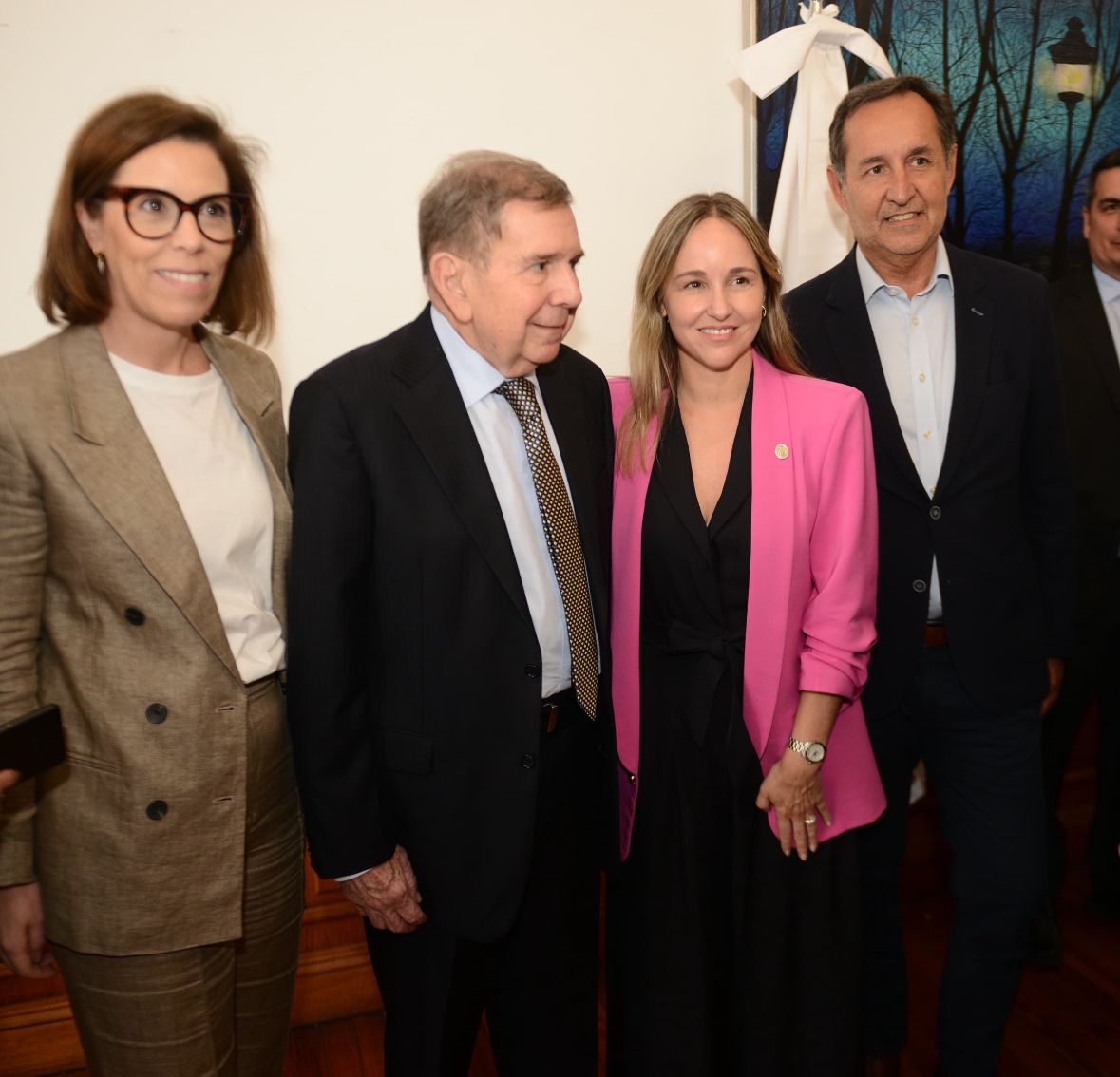 La Ciudad de Buenos Aires declaró visitante ilustre a González Urrutia