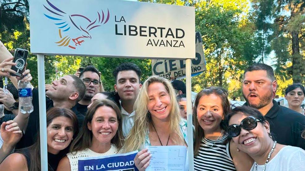 CABA: Karina Milei salió a afiliar para LLA junto a Adorni