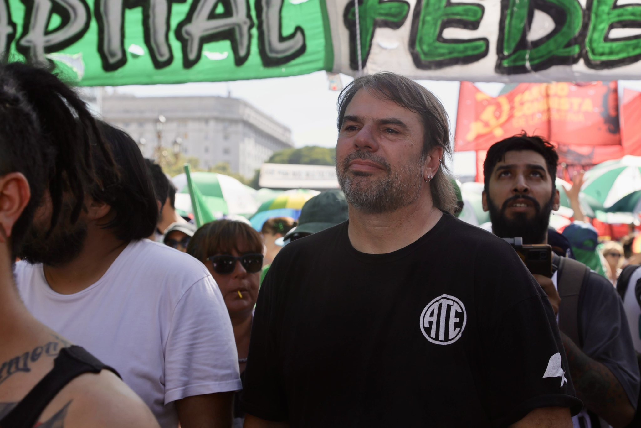 Gremios y DD.HH marchan contra Milei por apología de la dictadura