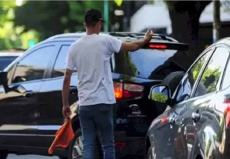 El GCBA avanza contra "cuidacoches", "trapitos" y "limpiavidrios"