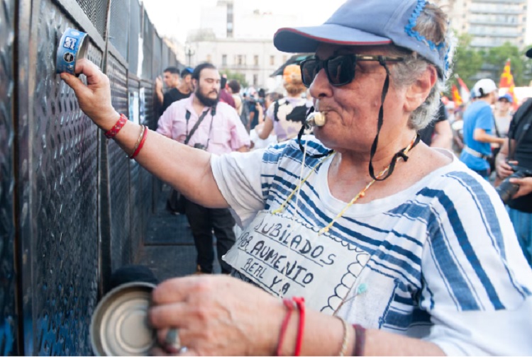 Nueva marcha al Congreso: sin disturbios, pero con reclamos