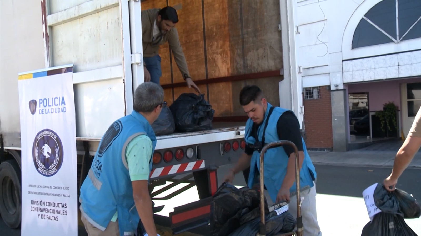 La Policía de la Ciudad donó mercadería incautada a Bahía Blanca