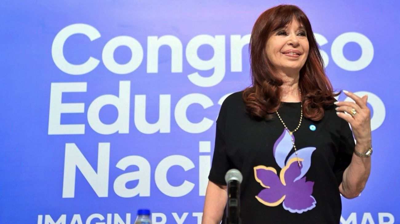 Cristina criticó a los peronistas que le dieron “un cheque en blanco” a Milei
