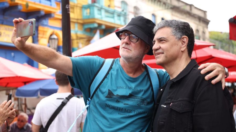 Jorge Macri junto a sus candidatos recorrió los barrios