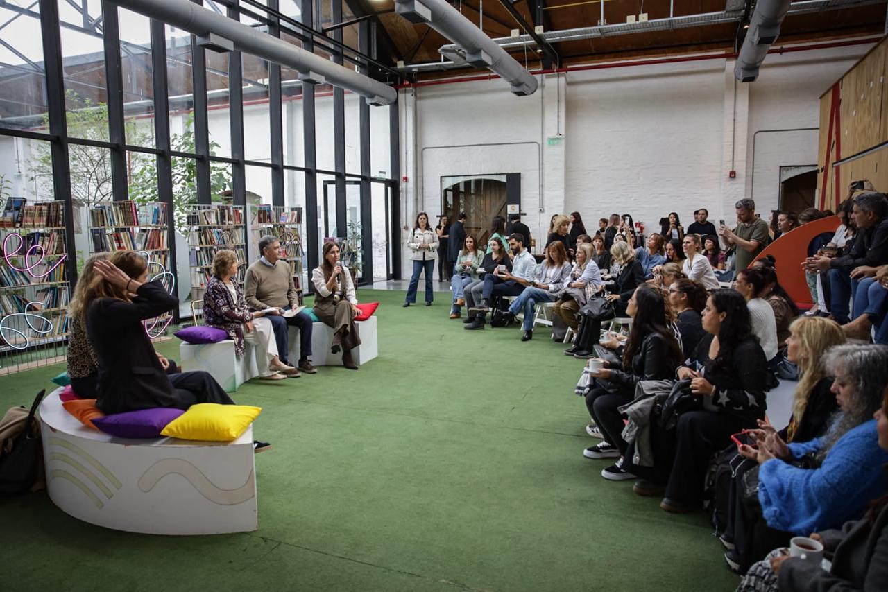 Efecto Adolescencia: la plataforma “Escuela en Familia” comenzará a funcionar en mayo