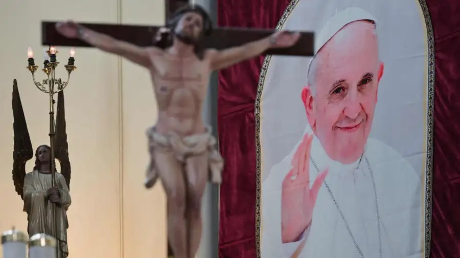 Un derrame cerebral e insuficiencia cardíaca causaron la muerte del Papa