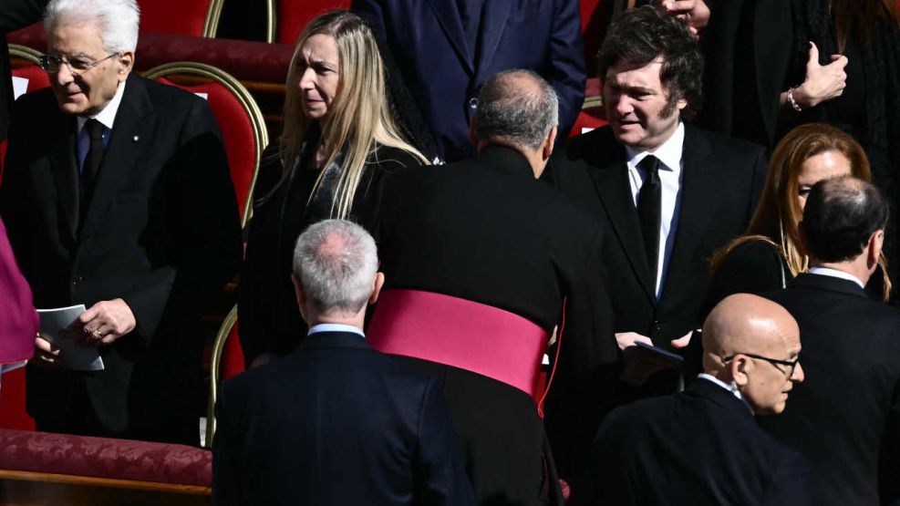 Milei y la comitiva argentina despidieron al papa Francisco 