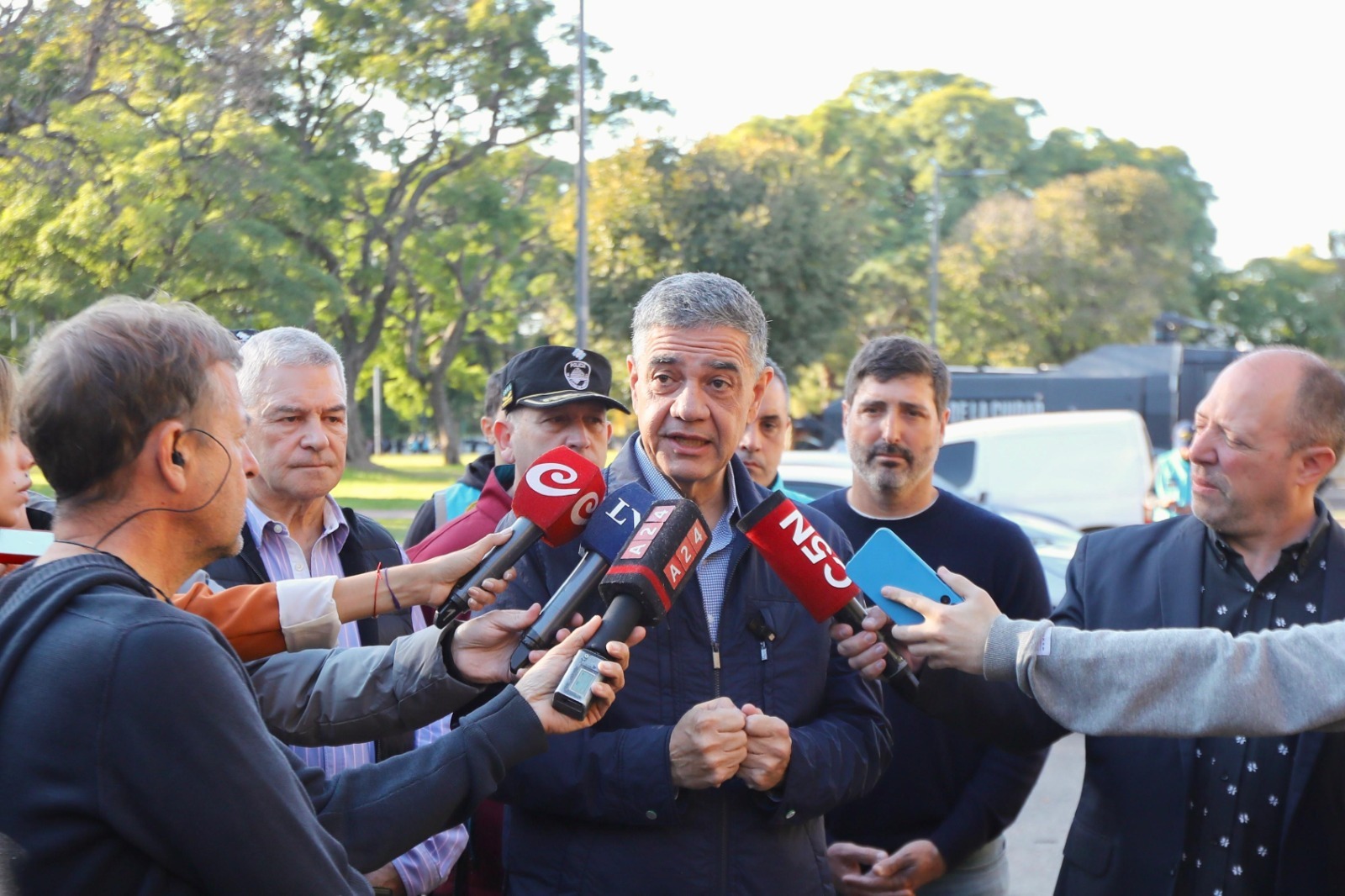 Jorge Macri: “Nadie puede ocupar un lugar o cobrar por estacionar en la calle”