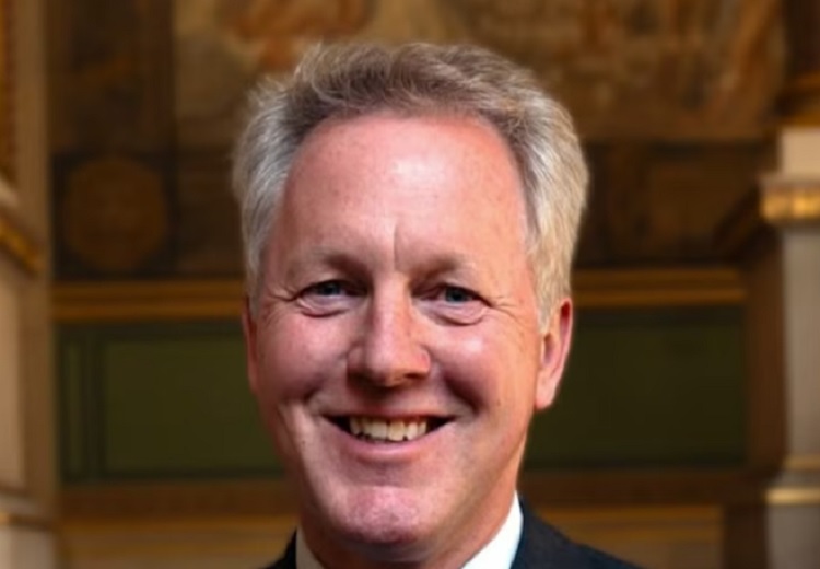 Gran Bretaña renueva su embajada en Argentina con David Cairns al frente