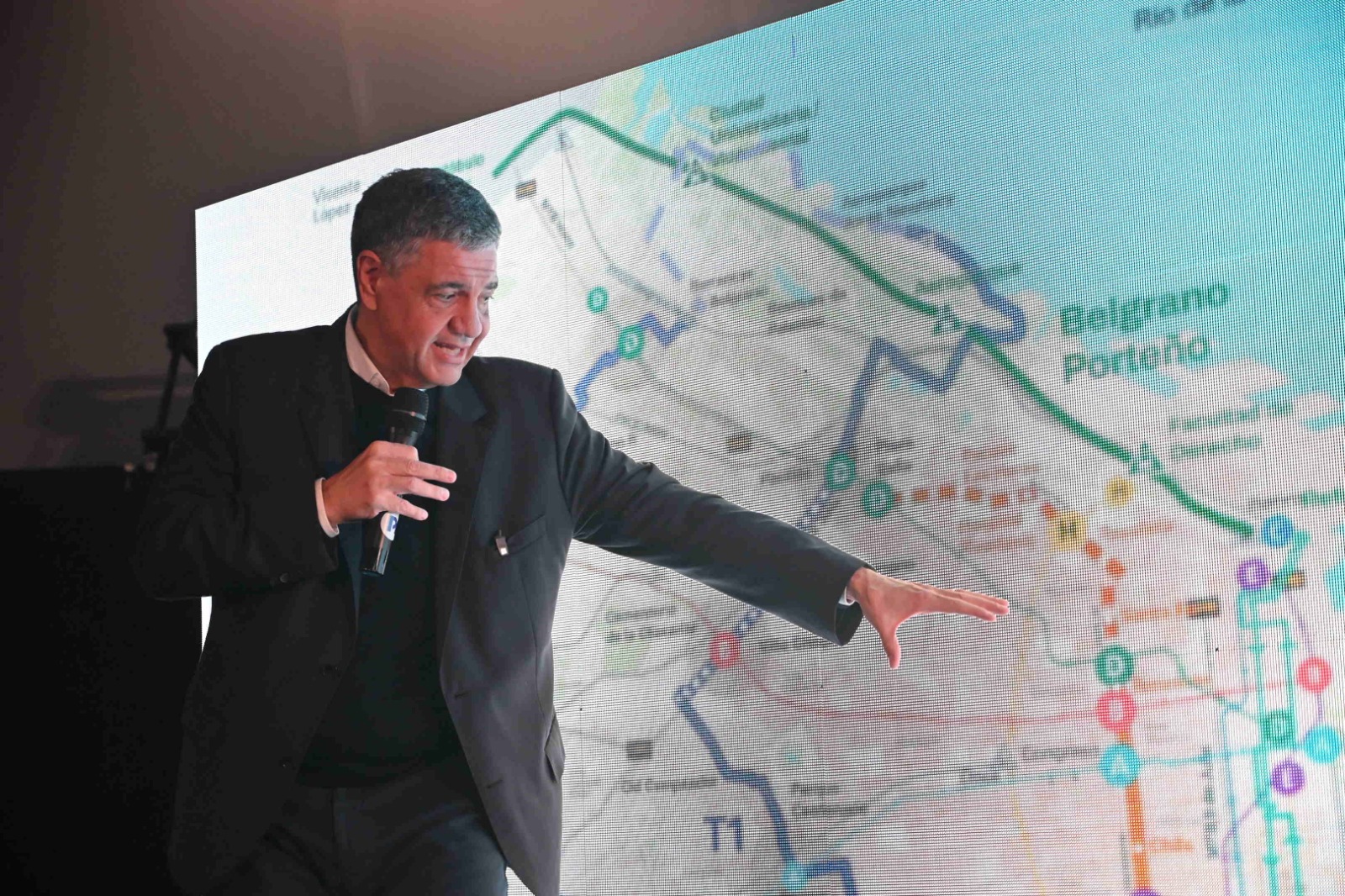 Jorge Macri: “El Trambus, la línea F y los colectivos eléctricos van a traer desarrollo”