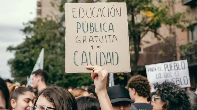 Sigue la lucha Universitaria: otra marcha por la "grave situación económica"