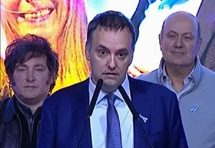 "Tabula rasa" de Adorni: la estrategia de captación de LLA para sumar Pro