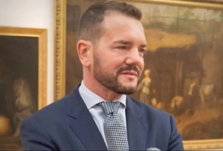 Quién es Alejandro Nimo, el ideólogo de la "motosierra diplomática"