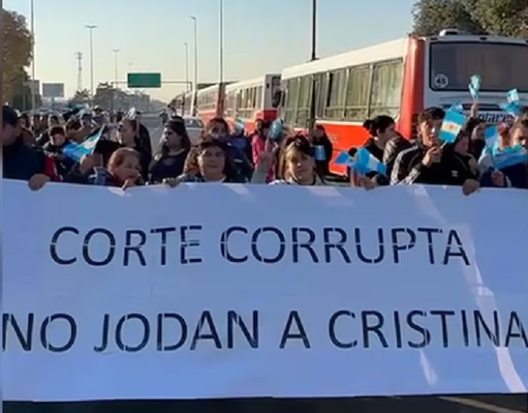 Tensión en las calles: protestas y cortes tras decisión judicial sobre CFK