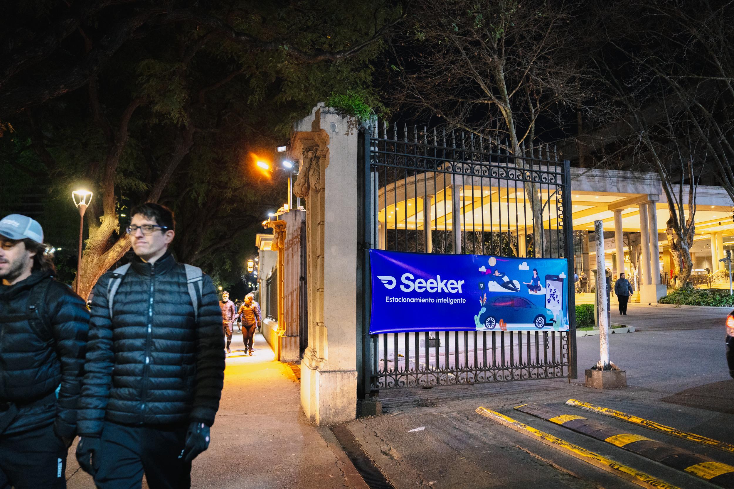 Plataforma antitrapitos revoluciona el estacionamiento en eventos masivos