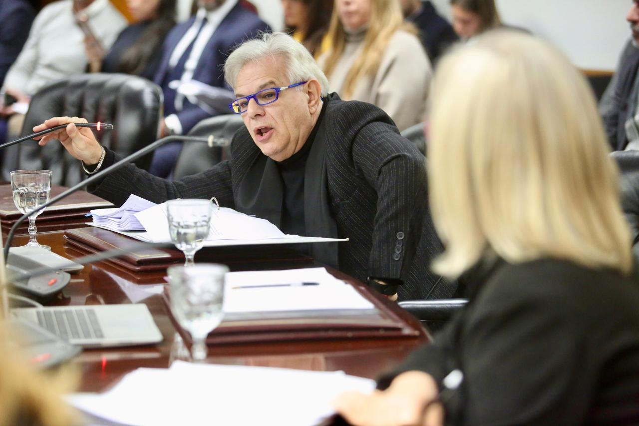 Maques busca fortalecer la ley que regula los honorarios jurídicos